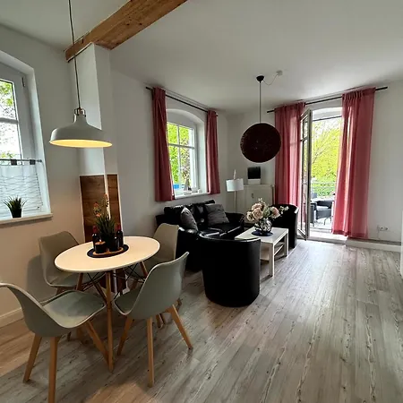 Haus Ostseewelle - Bootshaus Апартаменты *